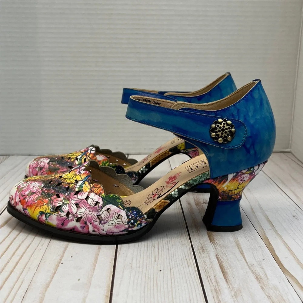 L’ARTISTE heels.Watercolor floral. 2.5” heel. Adjustable strap.Like new. Size 38 - Picture 6 of 12